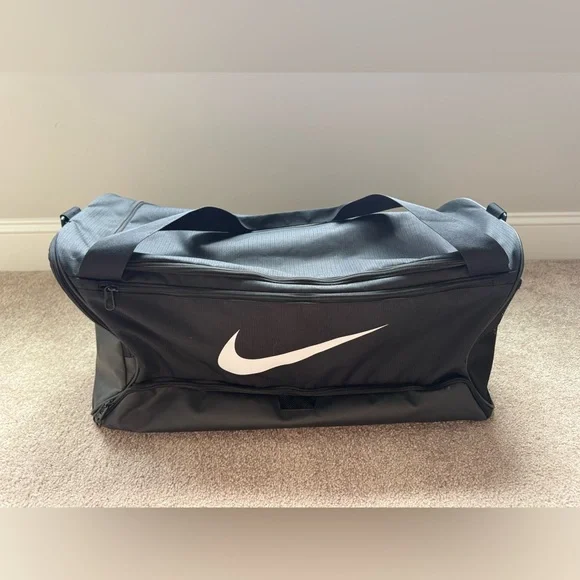Nike | Black Duffle Bag | Large - Picture 1 of 11